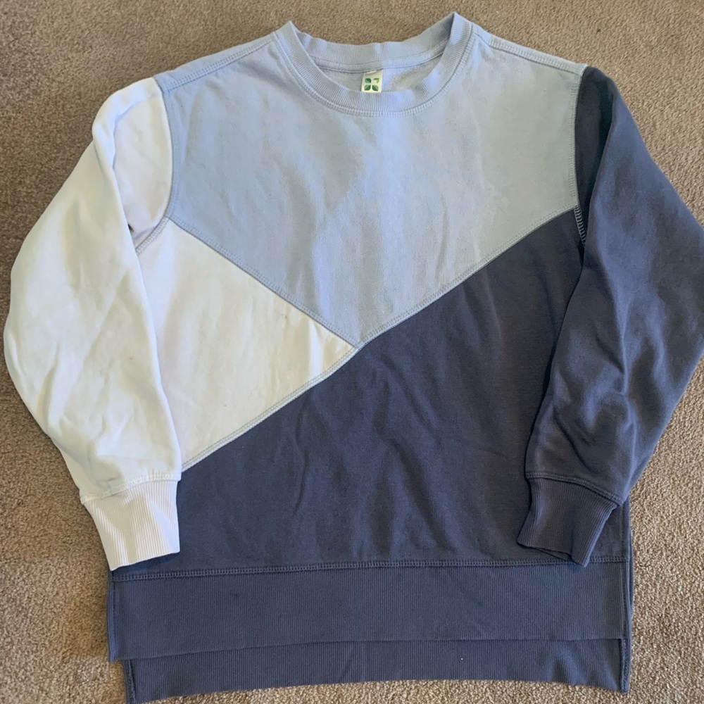 Womens color block sweatshirt, size small.